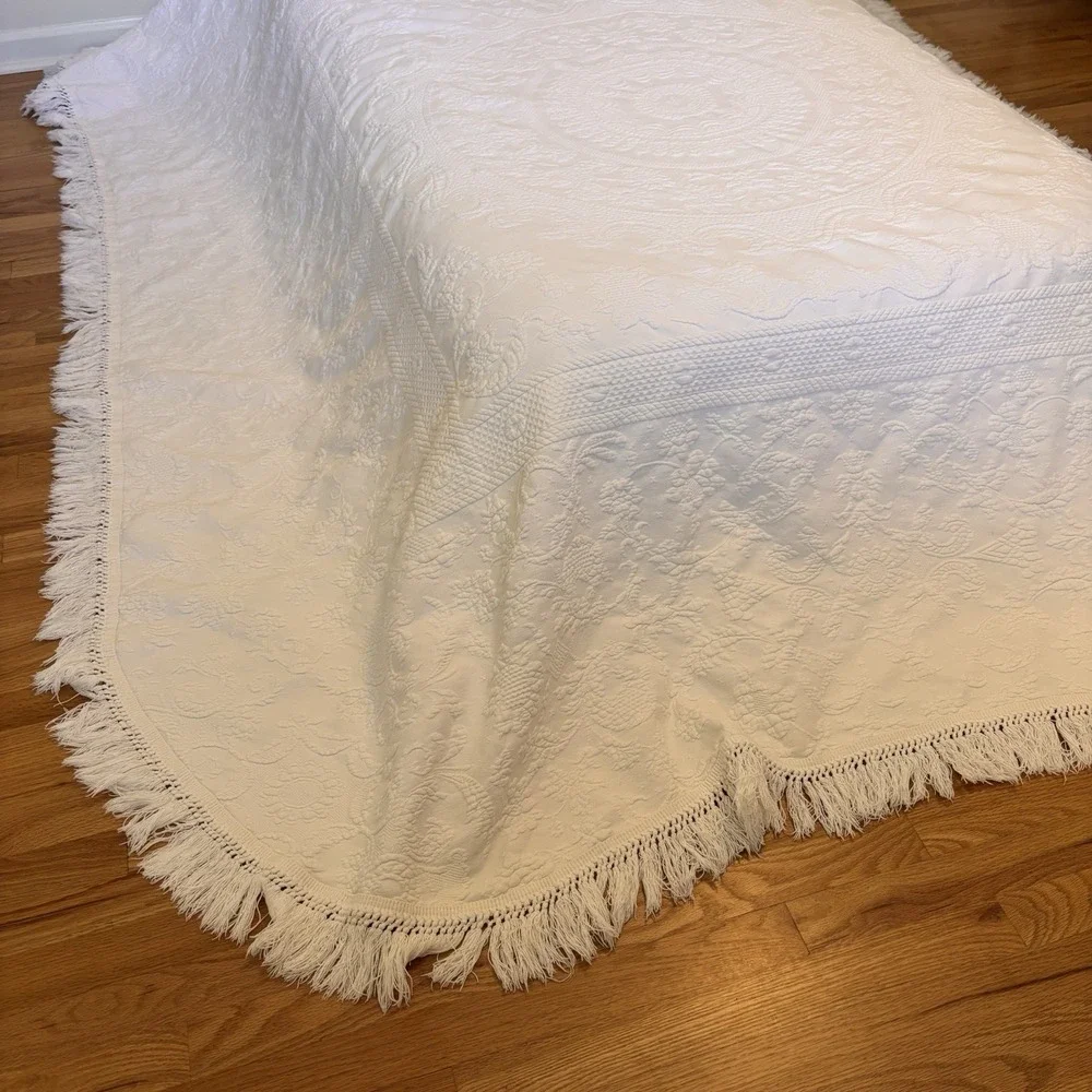 BATES QUEEN ELIZABETH COTTON BEDSPREAD 90x110 ANTIQUE WHITE Fringe Matelasse